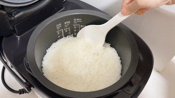 电饭煲做饭缩略图