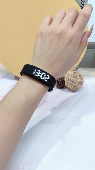 迪士尼手环怎样调闹钟