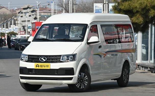 金杯油电混合面包车