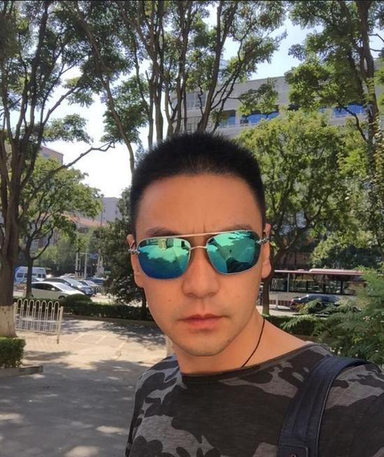 李飞真实身份缩略图