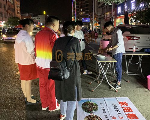 摆摊卖抹布赚钱吗