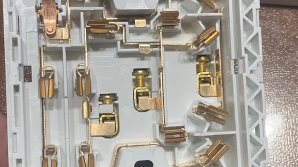 墙上老式插座面板拆卸图解