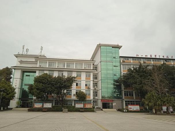 弘博体校一年学费多少