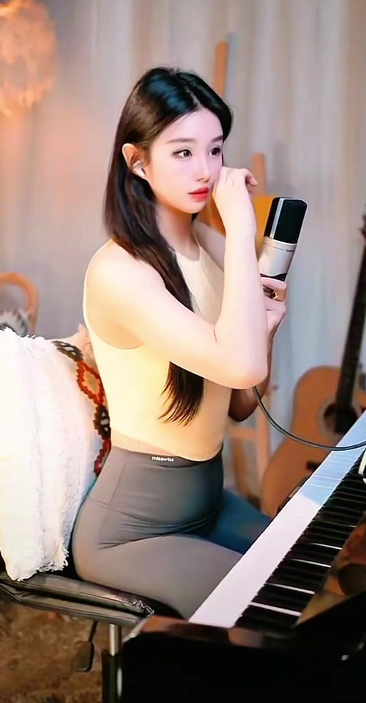 抖音弹钢琴的女主播有哪些截图