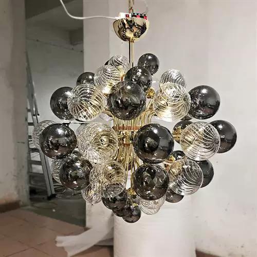 吊灯灯光颜色不同步怎么调