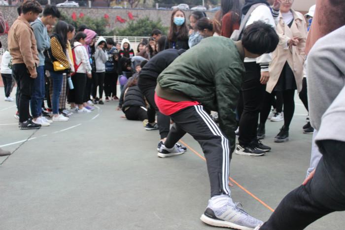 劈叉接力游戏