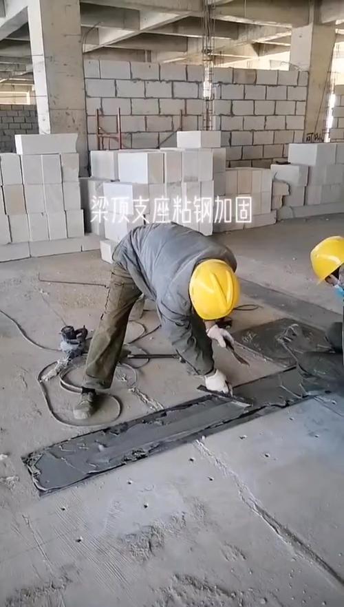 灌注粘钢胶施工视频