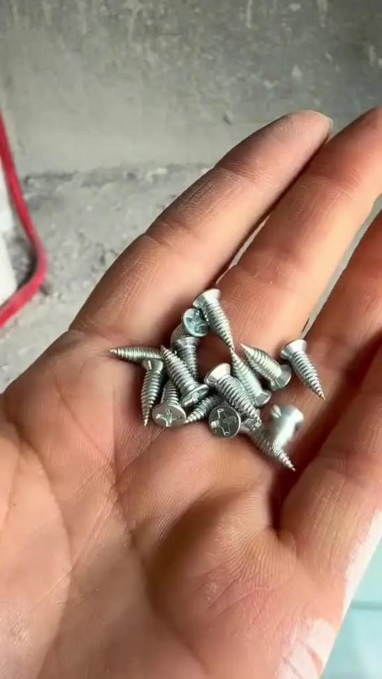 吊顶专用膨胀螺丝截图