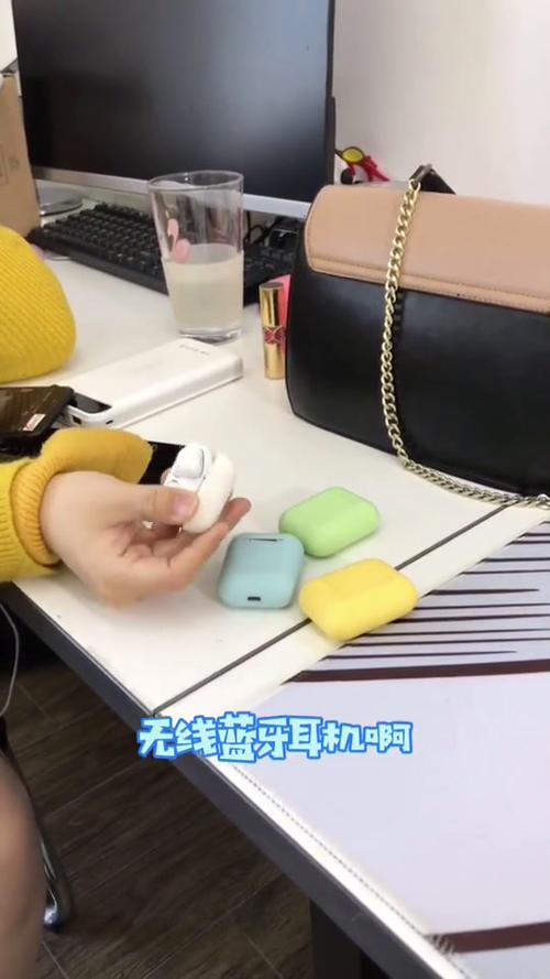 蓝牙耳机充电仓盖子坏了