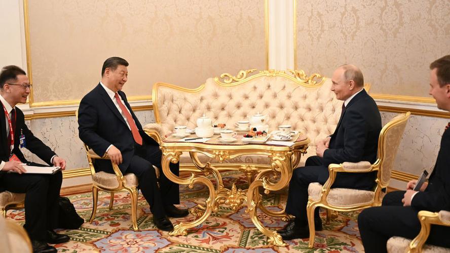习近平同普京茶叙