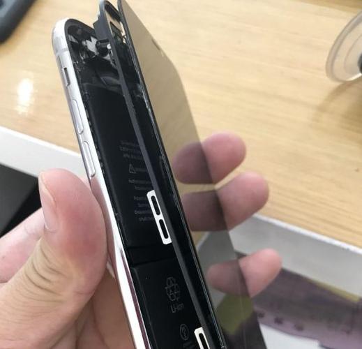 手机外屏与内屏分开了