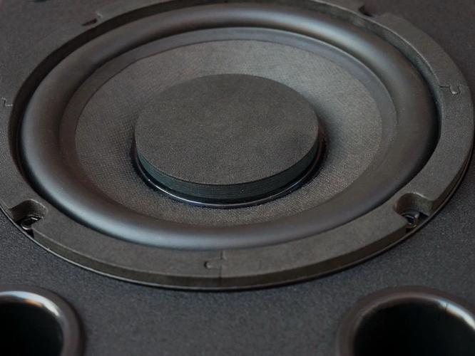 低音炮喇叭