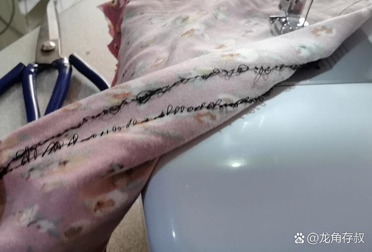 老式缝纫机布料下面总是有乱线
