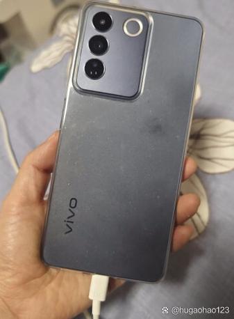 vivo手机后壳轻微凸起
