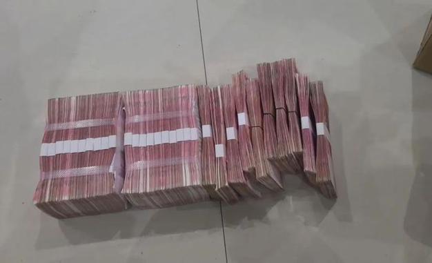 30万现金用什么装得下