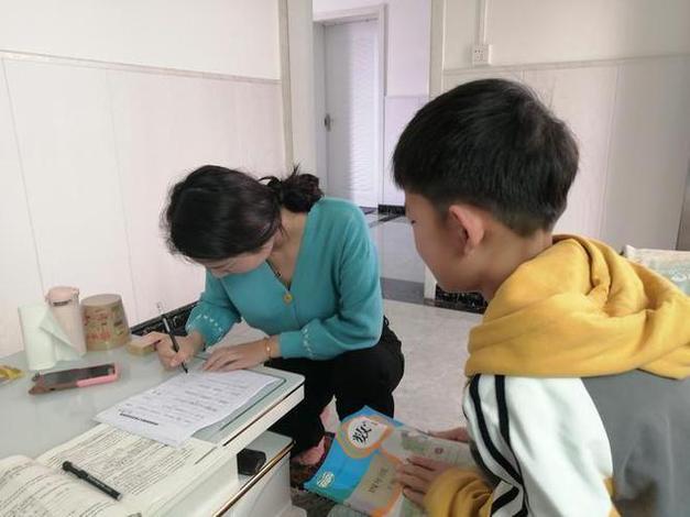 家长给孩子布置作业