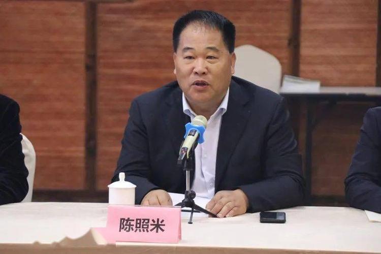 米果果小镇董事长电话截图