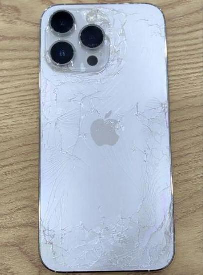 苹果14摔坏了实拍图截图