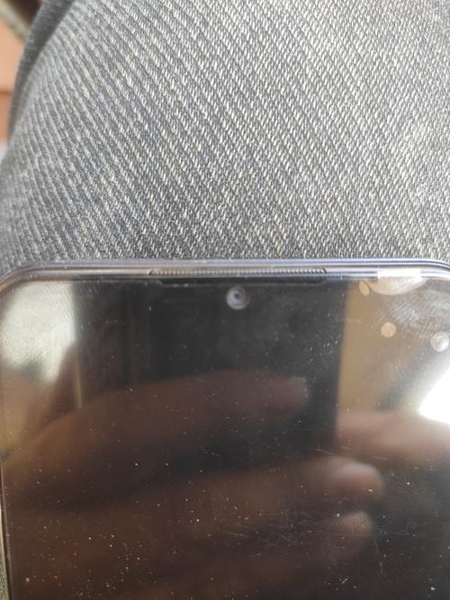 手机顶部听筒网罩没了