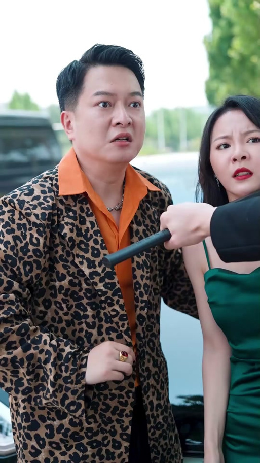 超凡短剧踩人