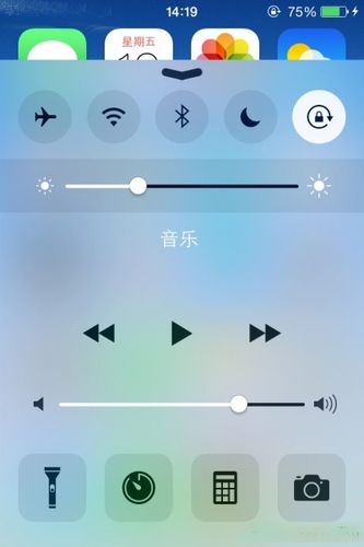 苹果8控制中心怎么调出来截图