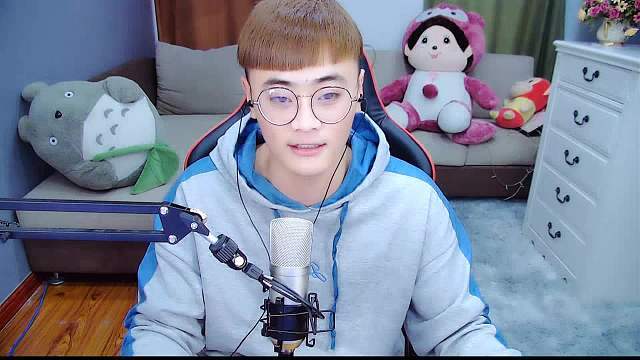 虎牙阿龙最新连麦视频缩略图