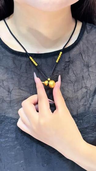 女人戴葫芦项链的寓意