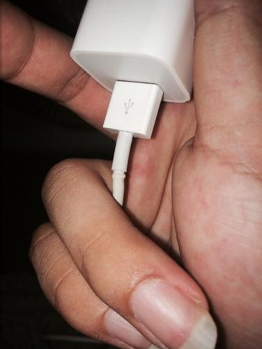 充电数据线头非常烫