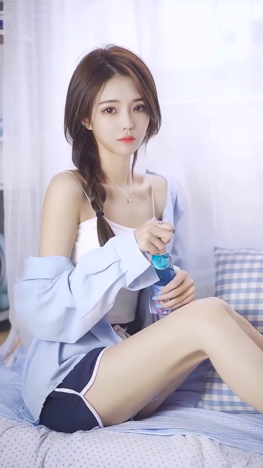 来电秀那个女的是谁