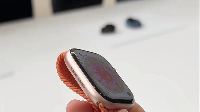 苹果手表s11开机键在哪游戏截图