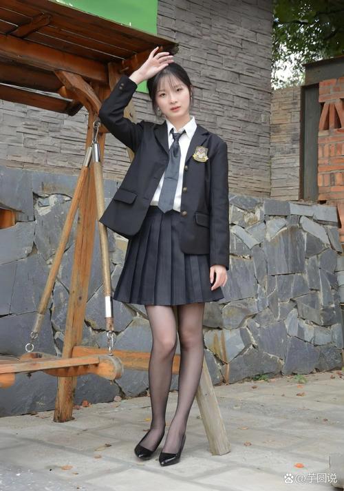 是铭铭老师吖