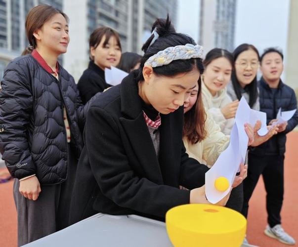 一张a4纸站人是什么游戏图标