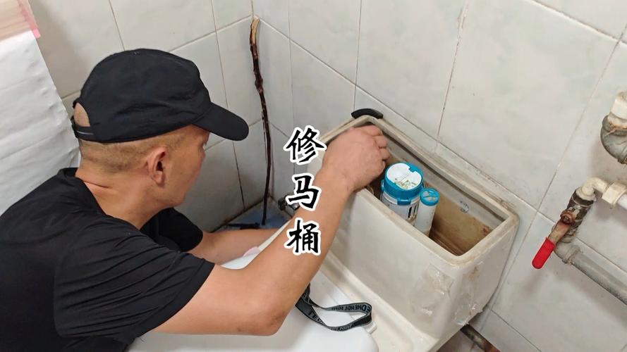 丈夫不在家维修工上门修马桶