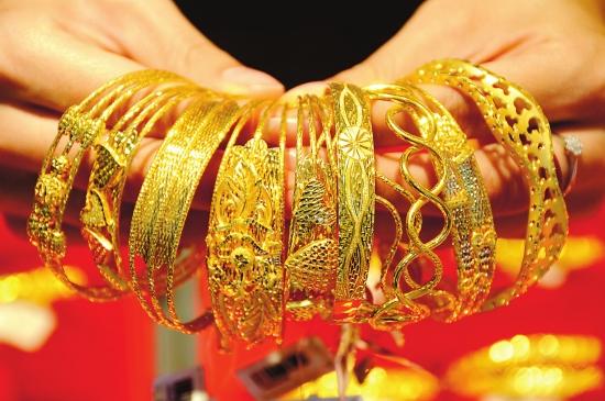 金饰克价大跌 品牌开始打折