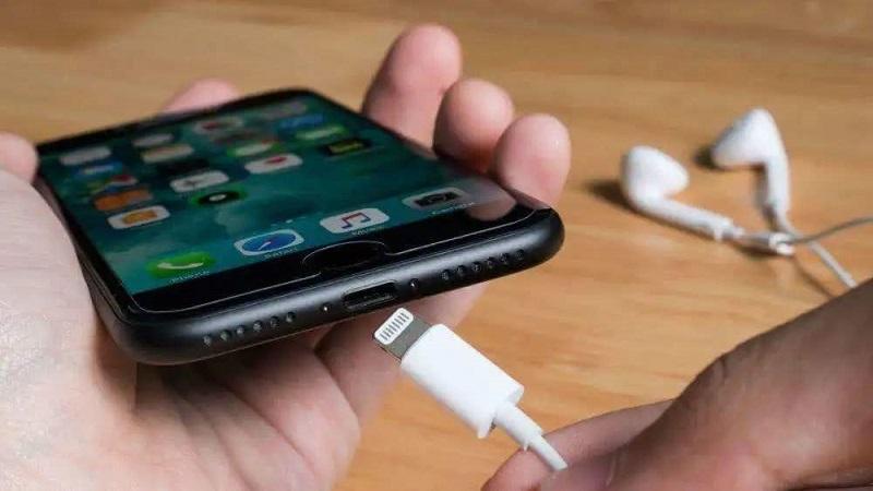 iphone充电接口松动