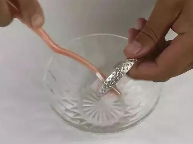 用白醋验银最简单方法