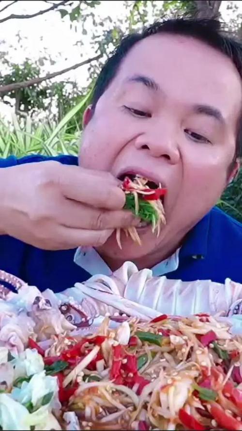 泰国大胃王吃播食欲哥缩略图