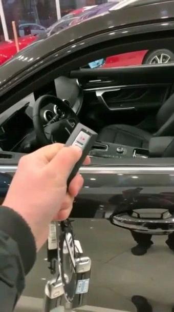 帕萨特钥匙锁车里了怎么开锁图标