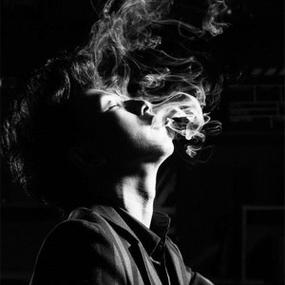 吸引寂寞女人的成熟头像男