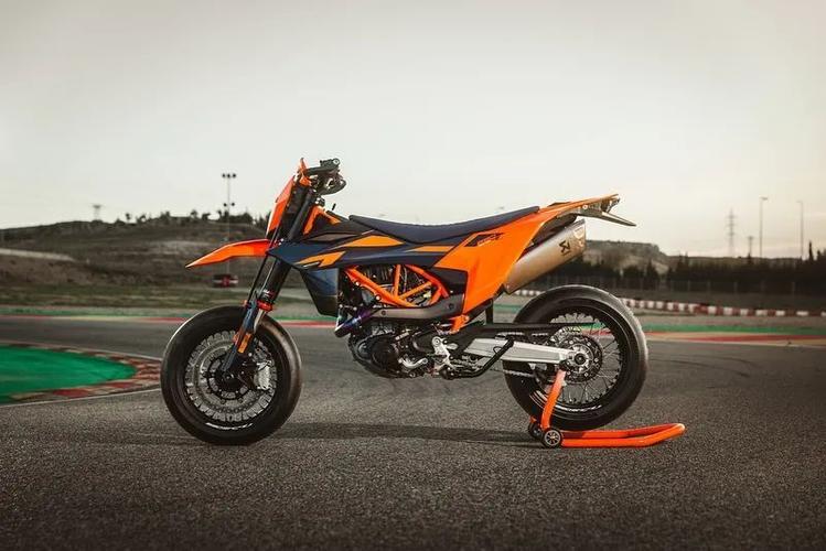 ktm690新款老款区别