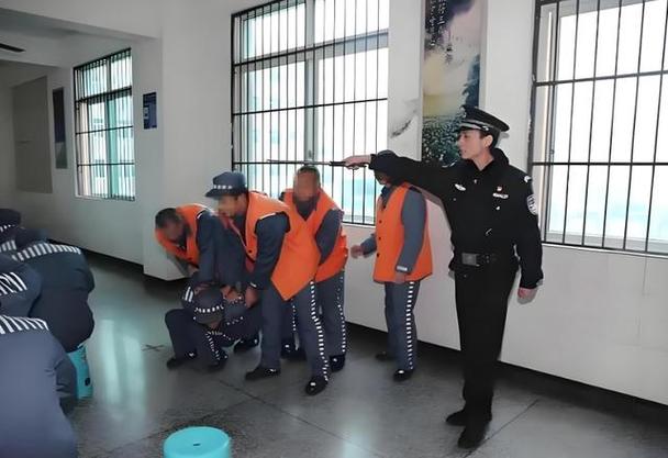 监狱里面新人要挨打吗截图