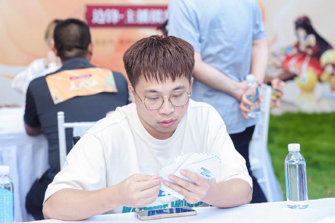掼蛋边锋