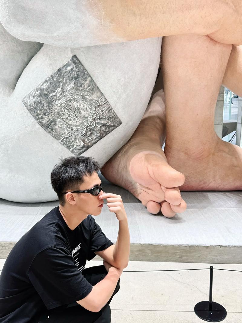 缩小被男巨人用臭脚踩在脚下截图