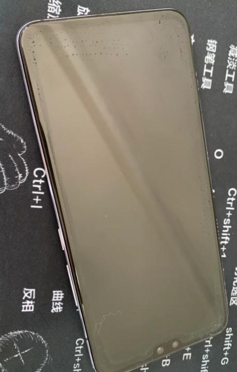 贴上手机膜后屏幕出现失灵
