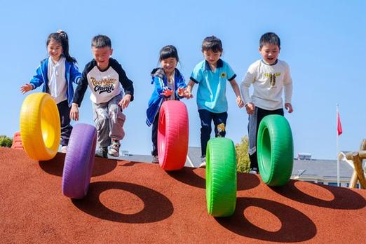 幼儿园小朋友游戏