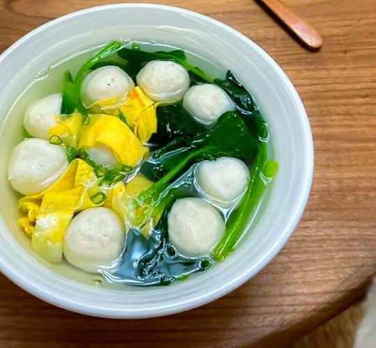 鸡蛋鱼丸汤的做法图标
