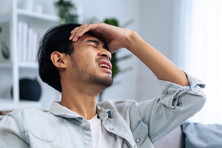 男人难过到极致的表现