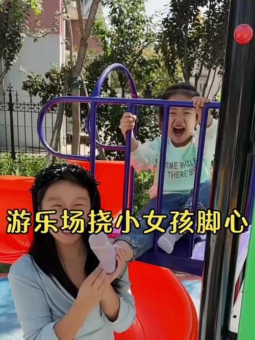 小铭一家挠痒痒搞笑视频