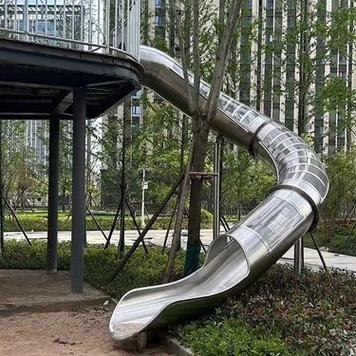 透明滑梯