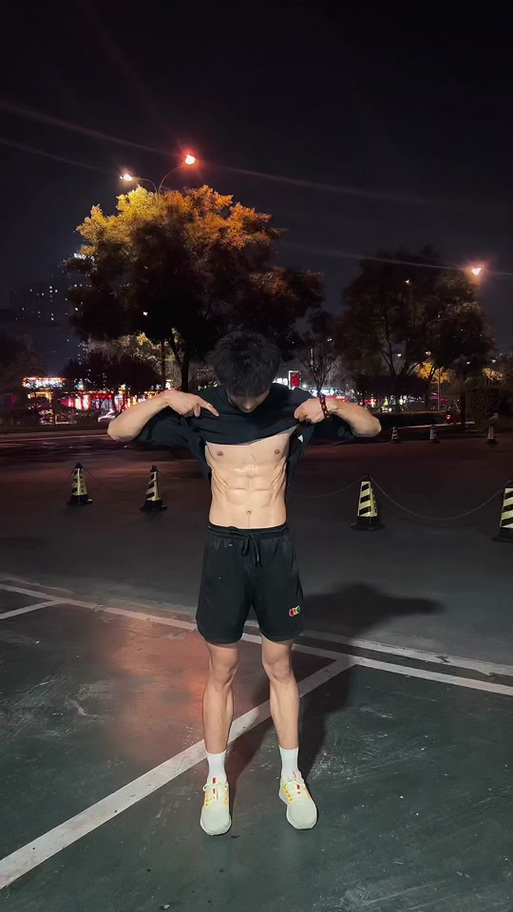 师哥腹肌视频截图